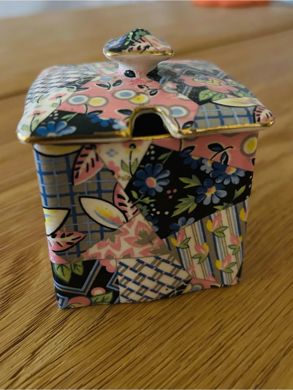 Royal Winton ‘quilt’ sugar bowl